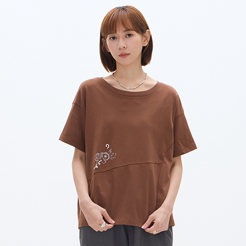 【E-WEAR 網路獨家販售】觀星保健室印花純棉上衣 - 三色