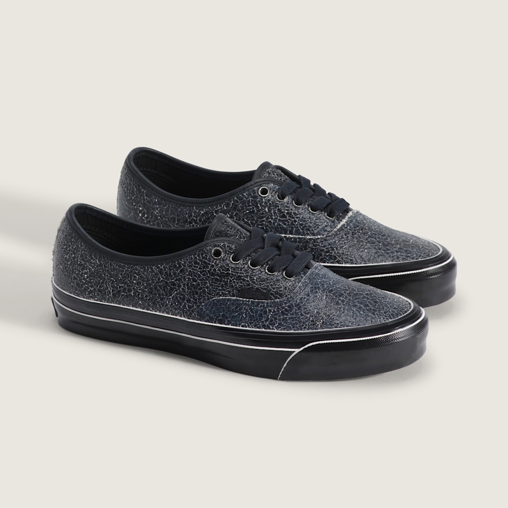 Premium LX Authentic 44 黑色滑板鞋
