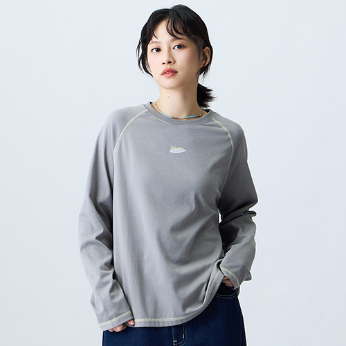 【E WEAR.FAVVI x 1G】日常圓領刺繡長袖上衣 - 灰色