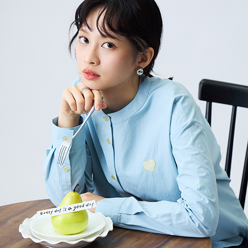 【E WEAR.FAVVI x 1G】撞色刺繡長袖襯衫 - 天空藍色