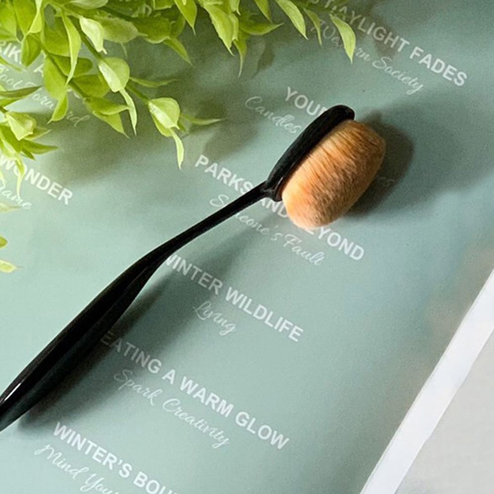 【精準上妝】頂級彎絲專業無痕布丁粉底刷(附蓋子)