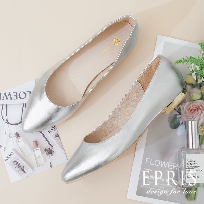 現貨 約會必備 輕盈女神-P186 素面平底鞋推薦 銀色婚鞋 大尺碼婚鞋 銀色尖頭女鞋 好走不磨腳時尚好搭配 21-26 EPRIS艾佩絲-時尚銀