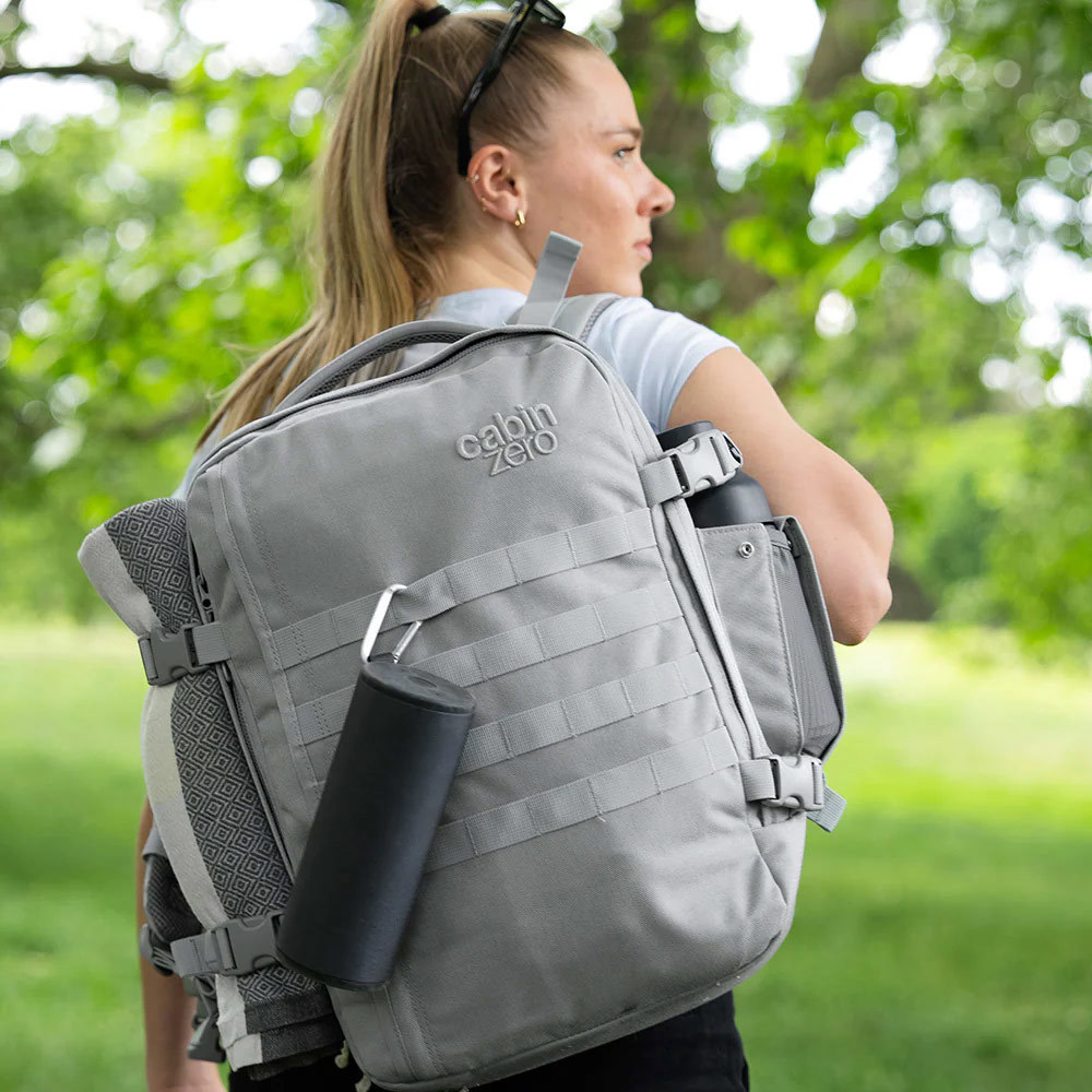 (預購)【CabinZero】英國輕旅登機後背包Classic 28L - 軍用款 霧晨灰