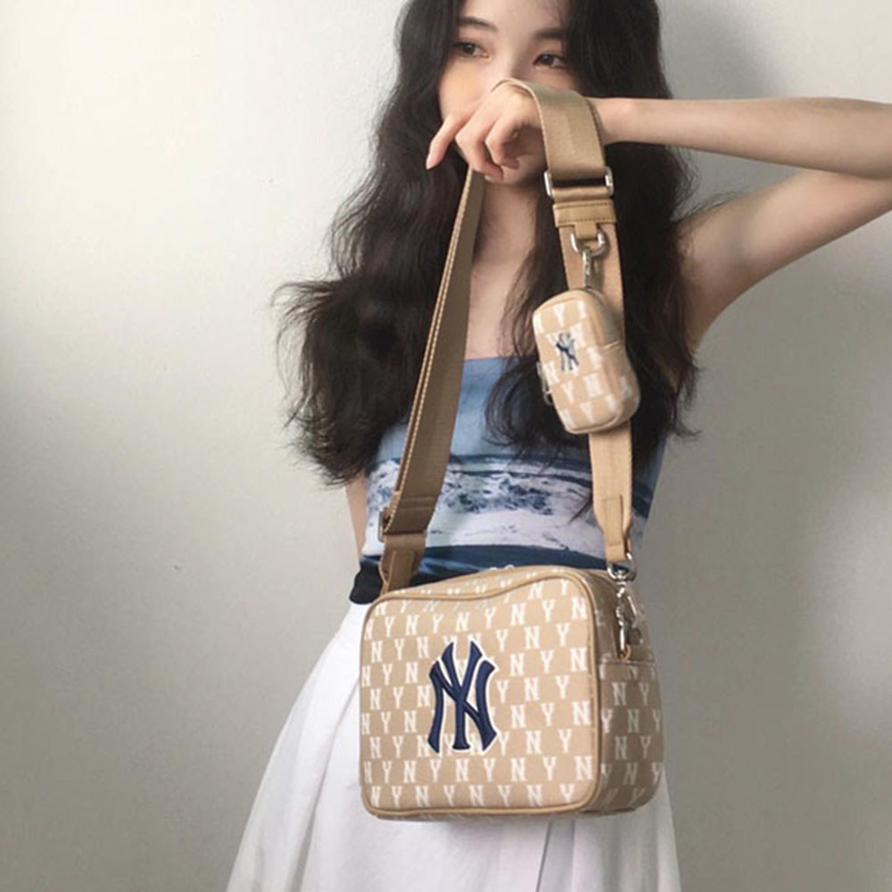 MLB 斜背子母方包 Monogram系列 紐約洋基隊 (3ACRM012N-50BGD)｜舒適背負