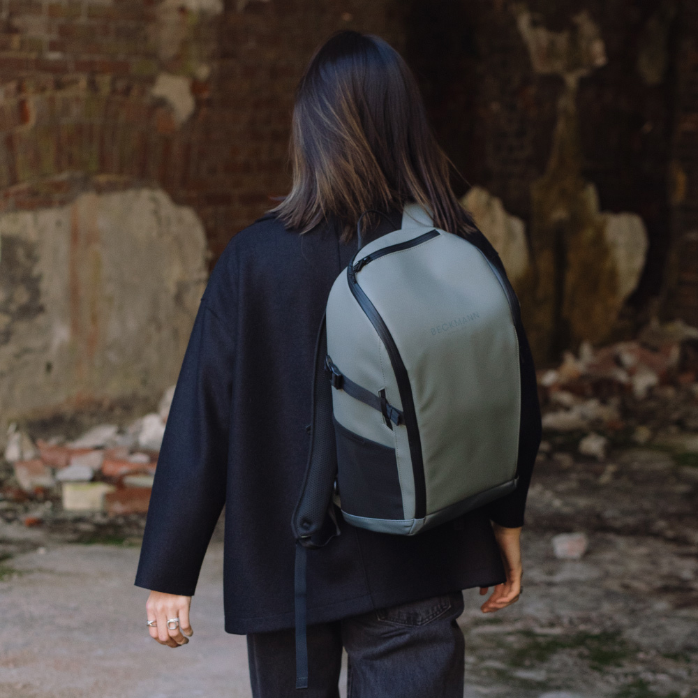 【Beckmann】Street Go 街頭護脊背包 26L - 地衣綠3.0