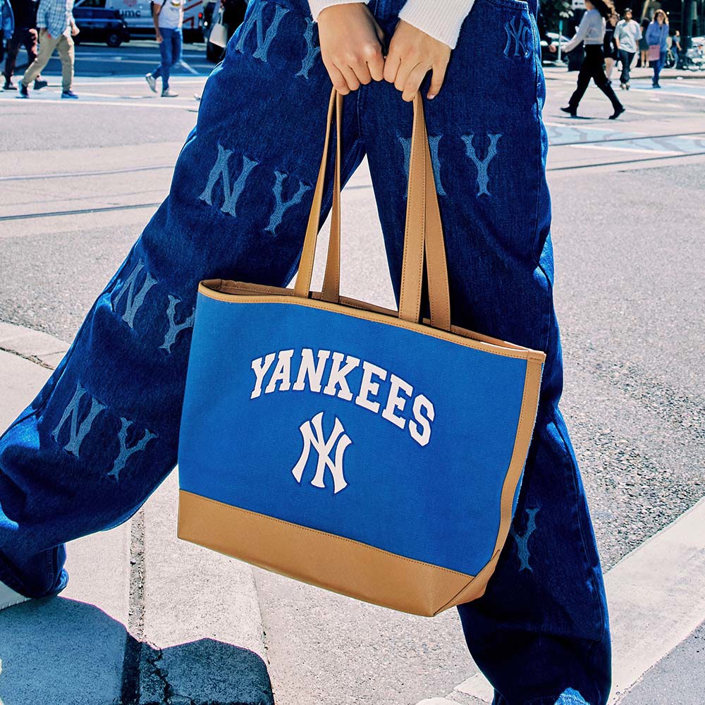 MLB 帆布肩背包 購物包 Varsity系列 紐約洋基隊 (3AORL103N-50INS)