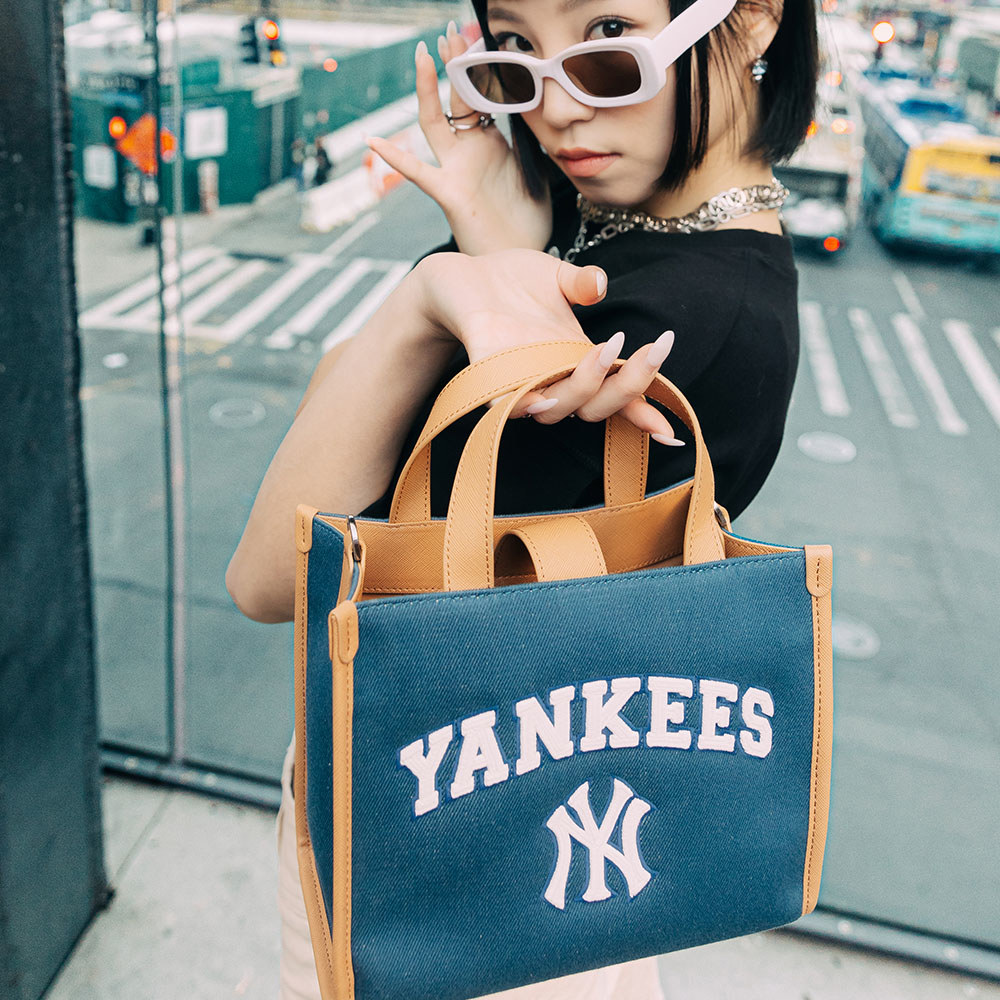 MLB 帆布小托特包 斜背包 Varsity系列 紐約洋基隊 (3AORS083N-50INS)
