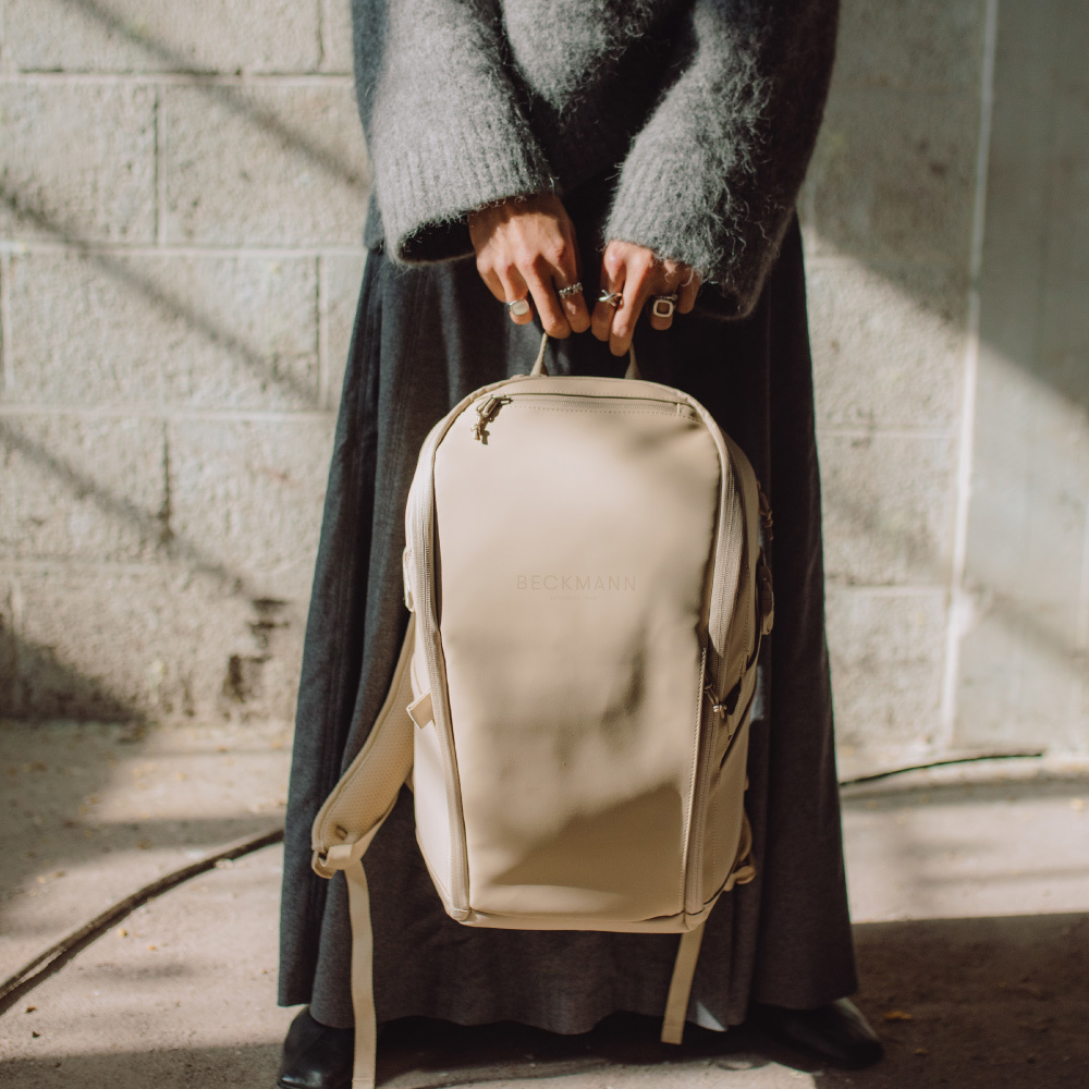 (預購)Street Go 街頭護脊背包 26L - 沙丘2.0