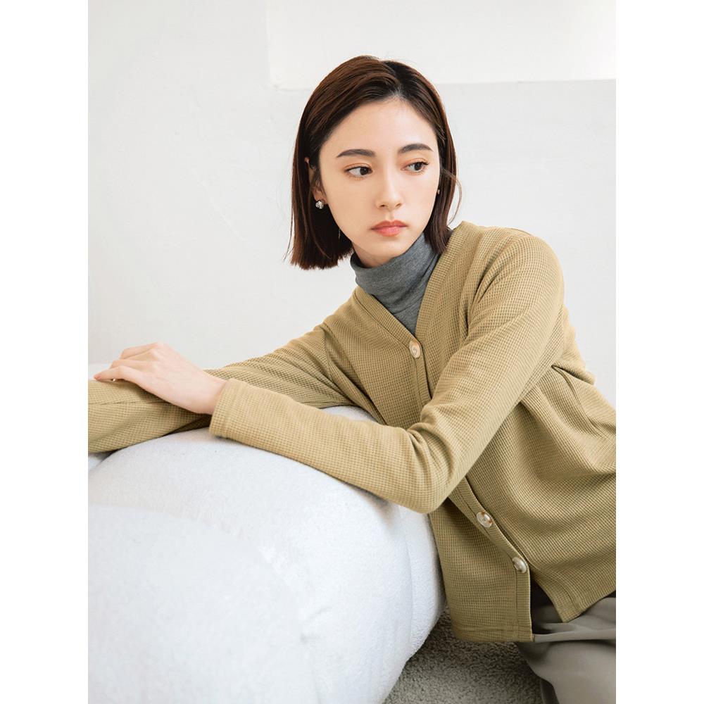 小V臉．V領開襟華夫格上衣