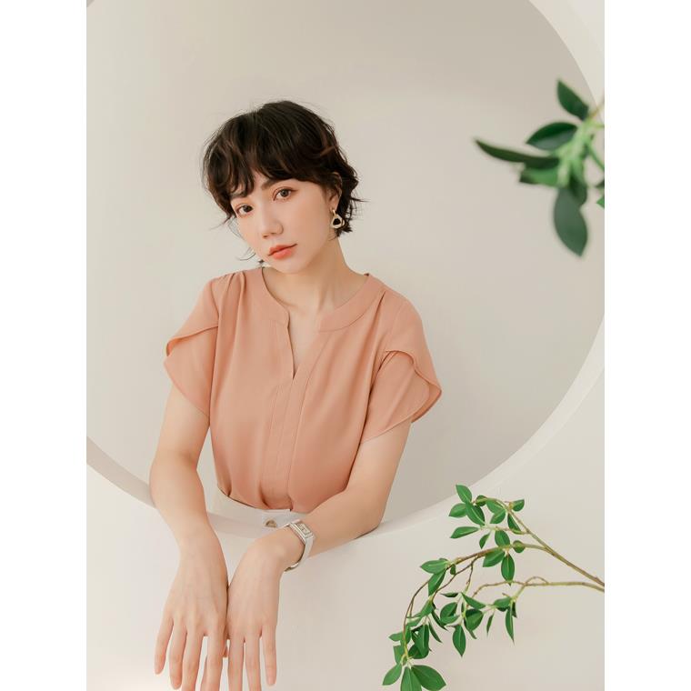 質感純色小V領花苞短袖上衣