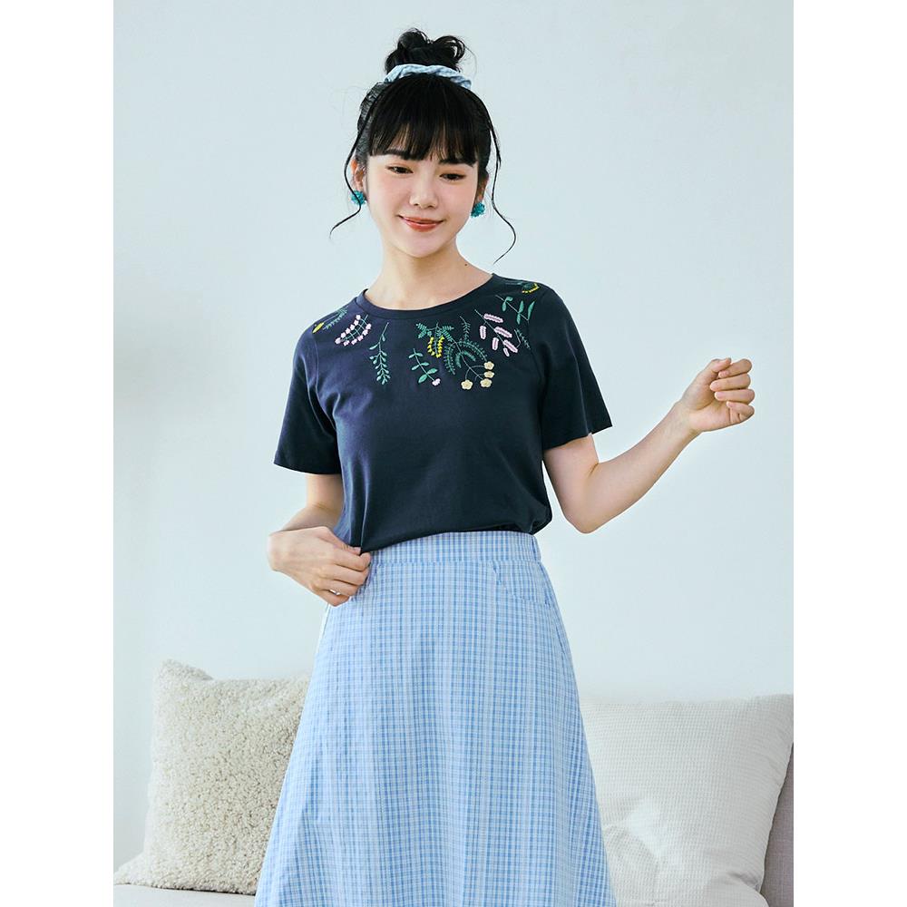 繽紛迷人花草刺繡高含棉短袖T恤/上衣