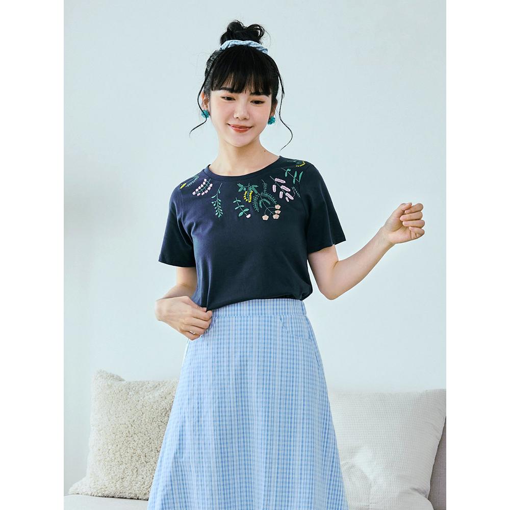 繽紛迷人花草刺繡高含棉短袖T恤/上衣