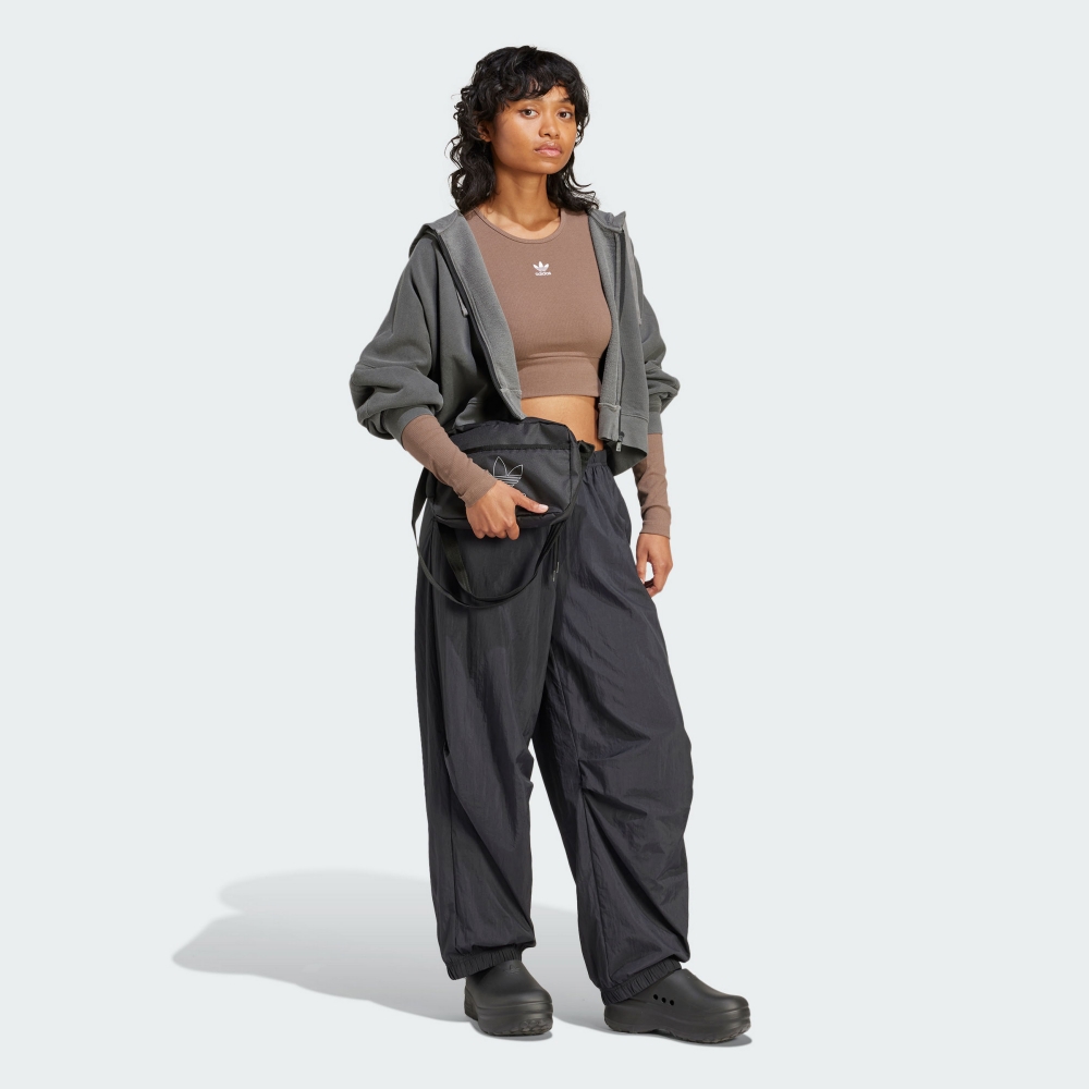 ESSENTIALS 長袖上衣