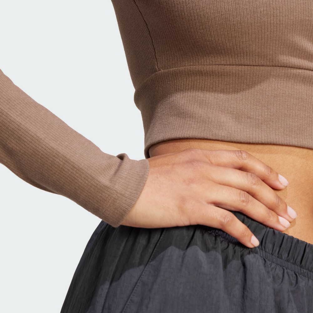 ESSENTIALS 長袖上衣