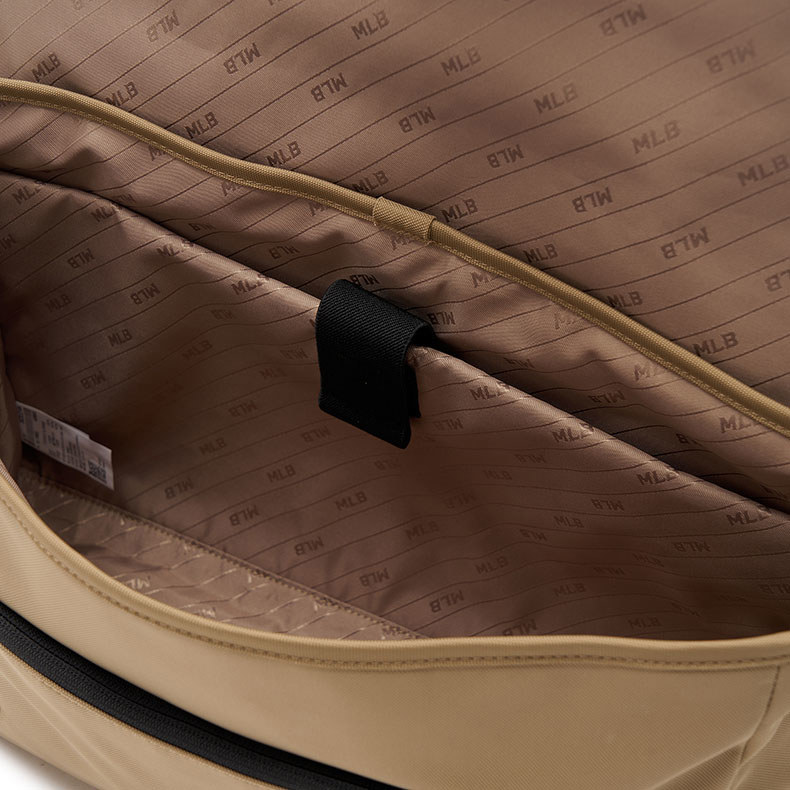 MLB 尼龍斜背包 腋下包 Varsity系列 波士頓紅襪隊 (3ACRL014N-43BGD)