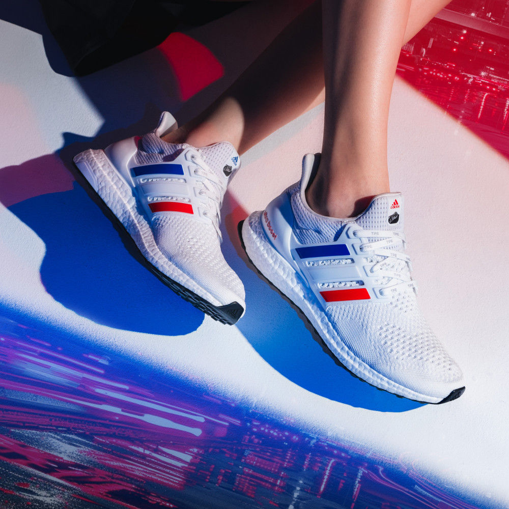 ULTRABOOST 1.0 台北城市跑鞋