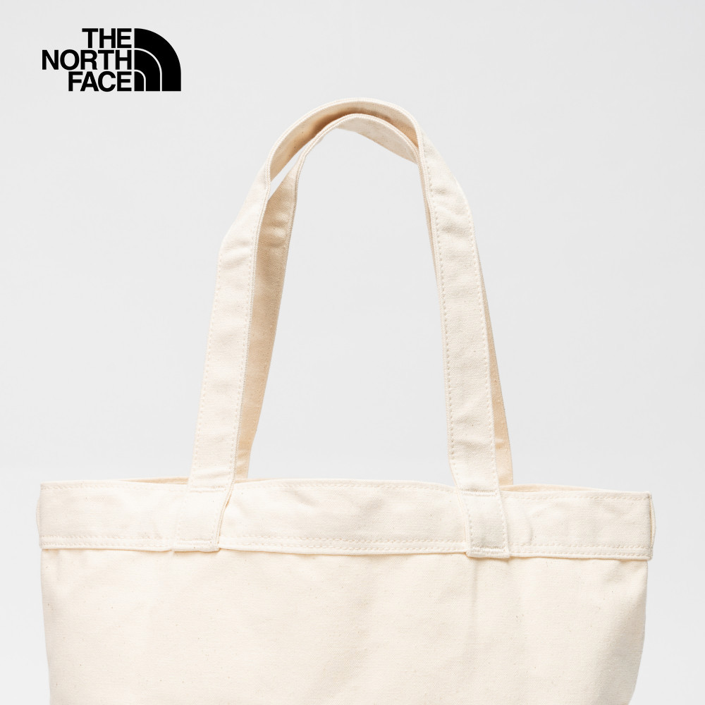 【10/24 00點週末限定】The North Face北面男女款米色LOGO帆布休閒側背包｜3VWQVEN