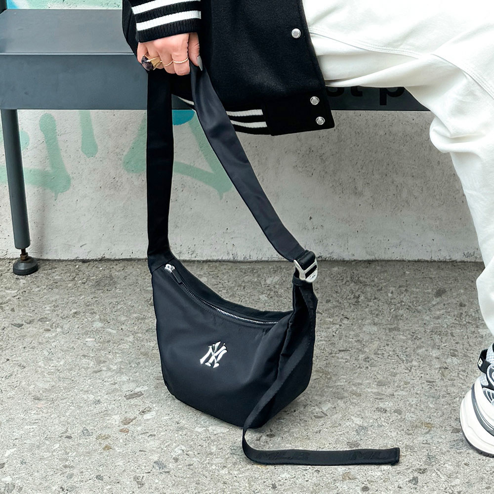 MLB 尼龍斜背包 腋下包 紐約洋基隊 (3ACRM044N-50BKS)