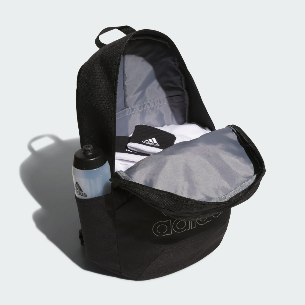 ESSENTIALS 後背包