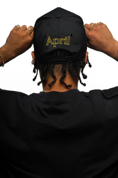 【 APRIL 】後扣帽 黑/黃字 - EMB SNAPBACK_3