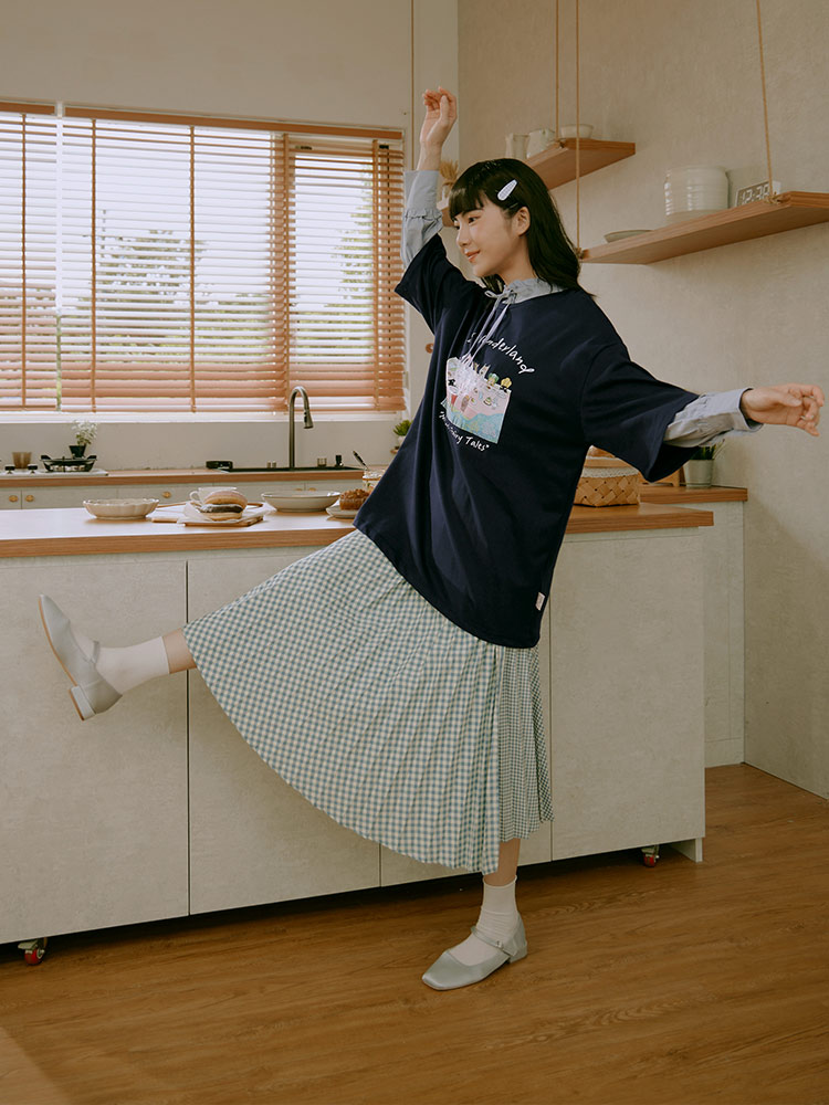 貓小姐．棉質夢遊仙境印花寬版短袖上衣_1