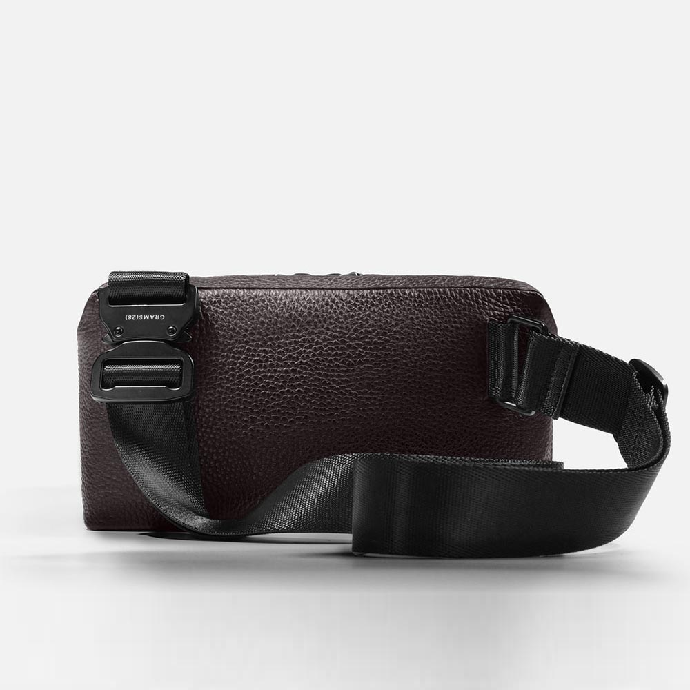 GRAMS28 157 Essential Sling 斜背胸包