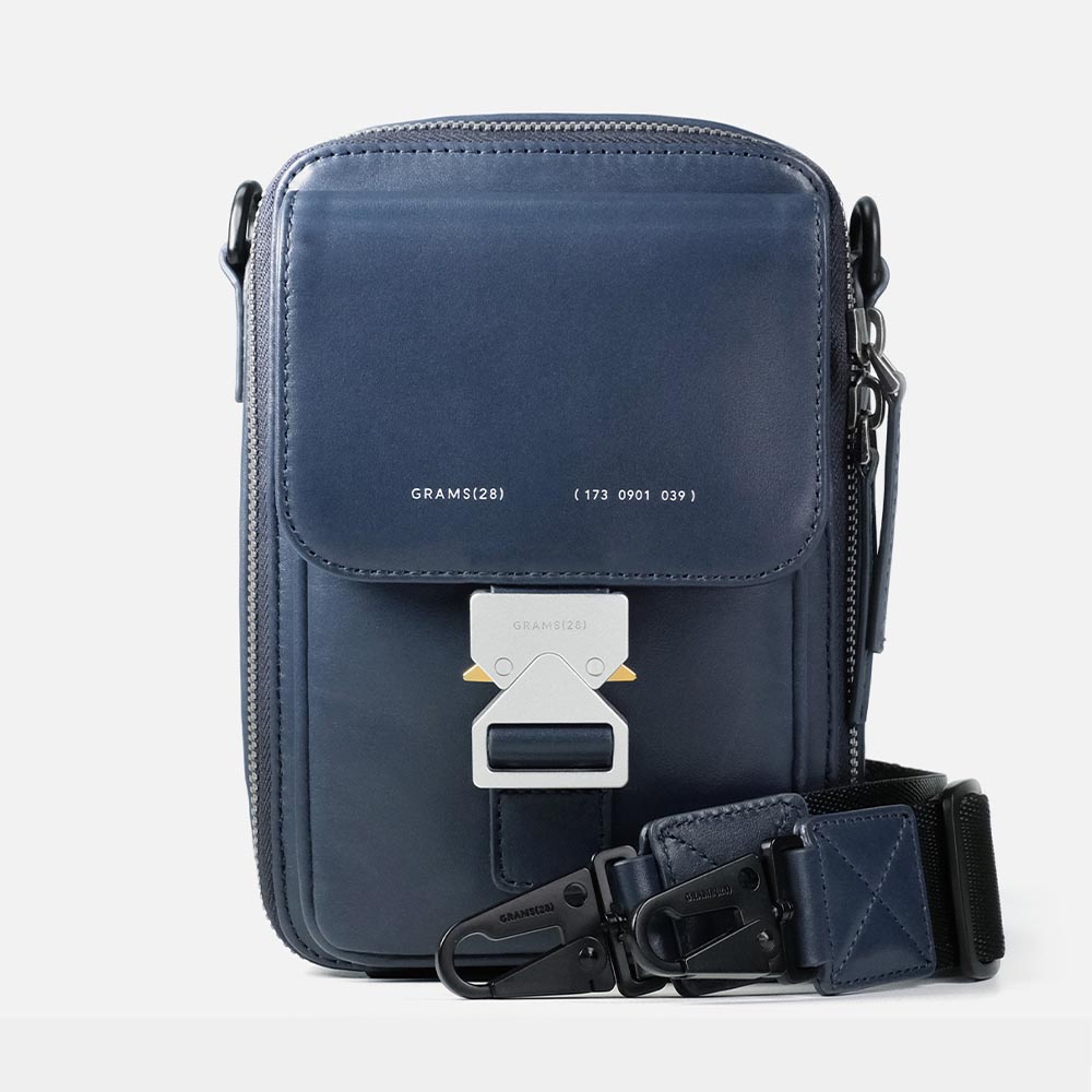 grams28 173 モバイル・クロスボディ　新品未使用　ネイビー GRAMS28 173 Vertical Sling 手機包