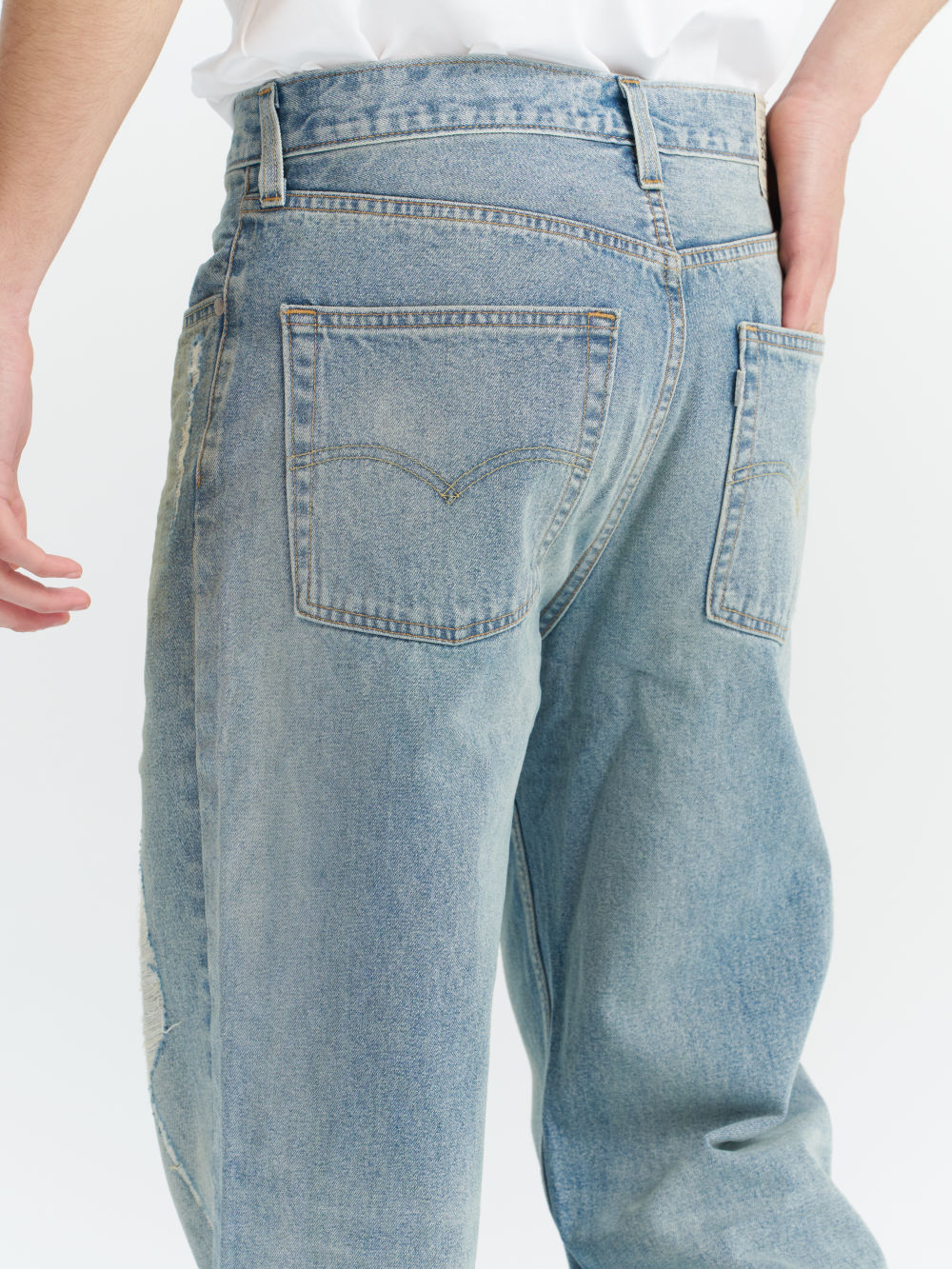 ③純銀　銀盃　48g Levi's® SILVERTAB™ 銀標系列Loose 男款低腰寬鬆牛仔褲熱賣單品