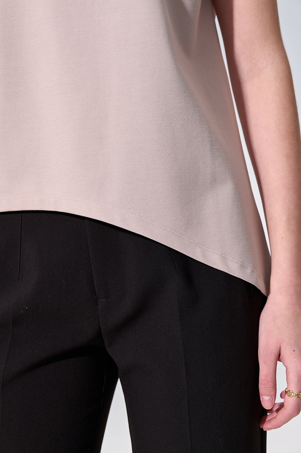 SST&C Ivory Irregular Hem Crewneck T-shirt | 01212503004_3