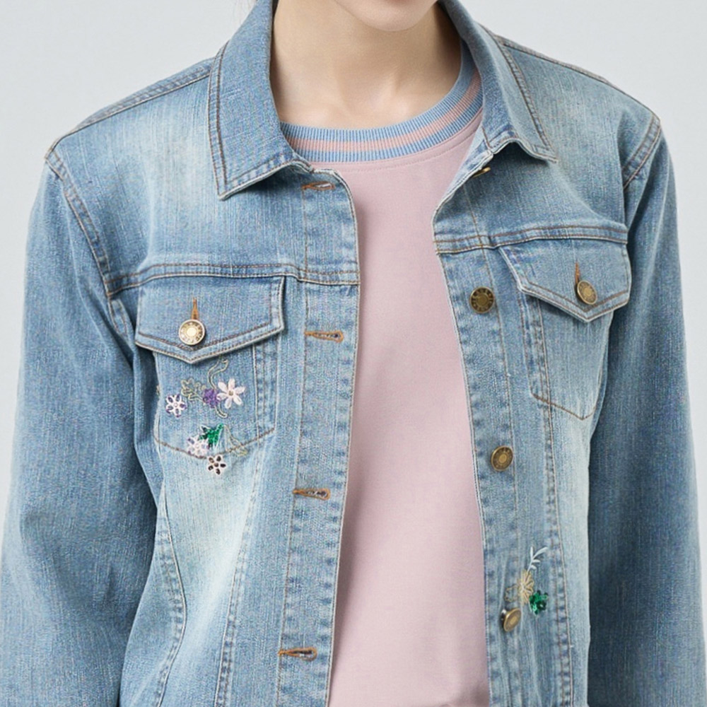 ILEY伊蕾 小花刺繡棉質牛仔外套(淺藍；M-XL)_2