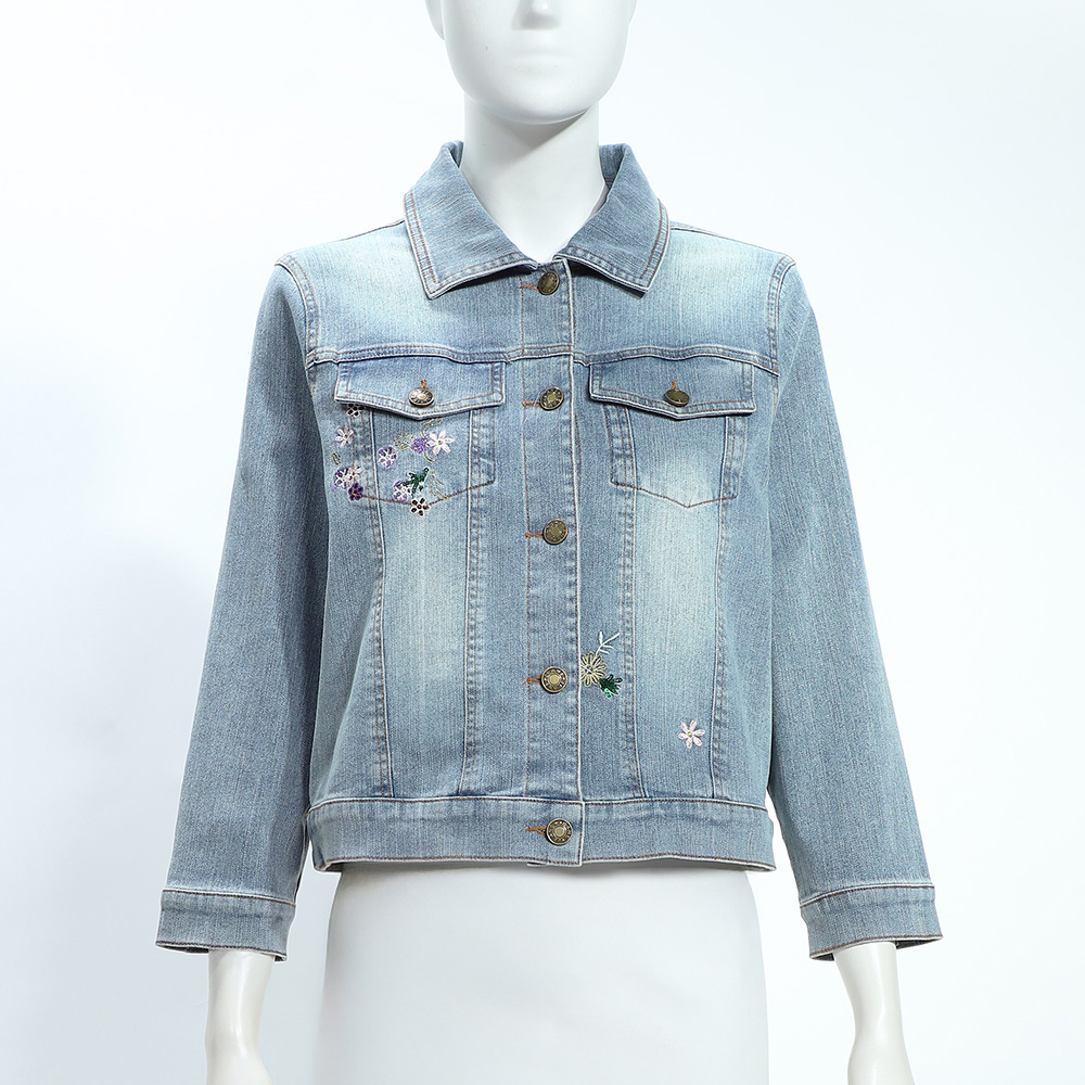 ILEY伊蕾 小花刺繡棉質牛仔外套(淺藍；M-XL)_3