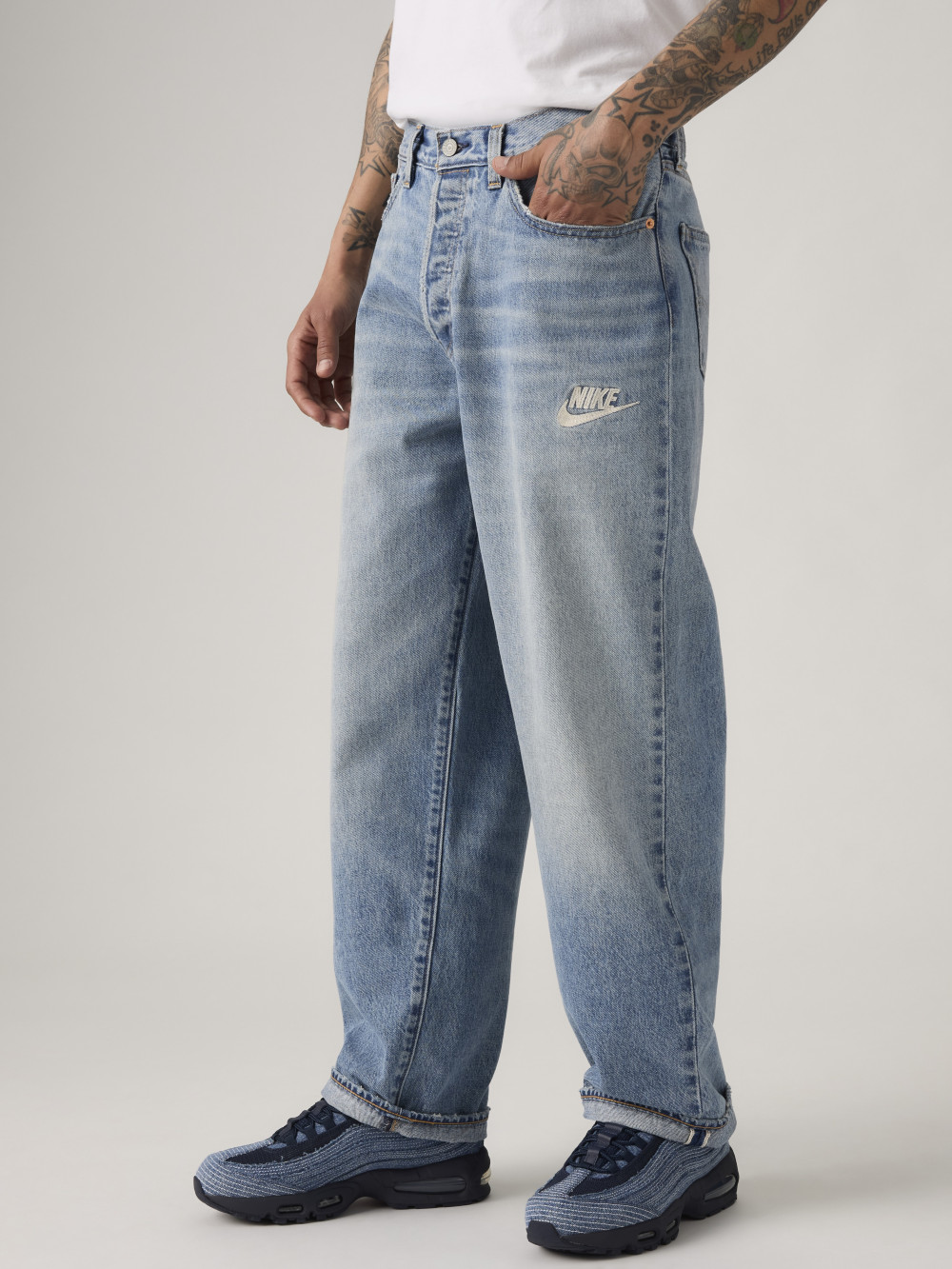 J*r様 新品未使用　36/32 Levi's® x NIKE Baggy Je Levi's® x NIKE Baggy 中腰牛仔寬褲/ 精工刺繡人氣新品