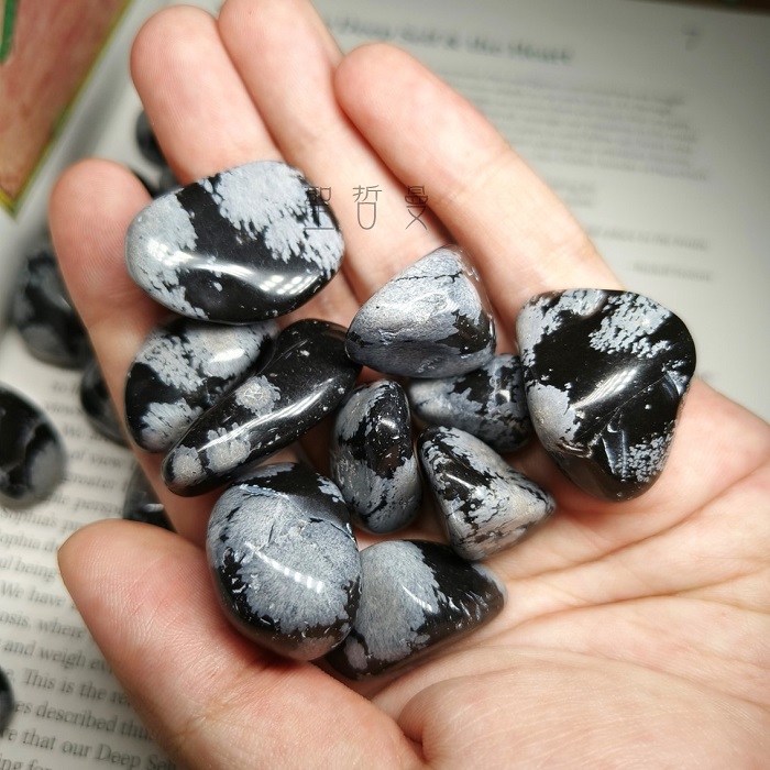 雪花黑曜石滾石Snowflake Obsidian ~平衡、淨化和穩定人的心智、身體與氣場