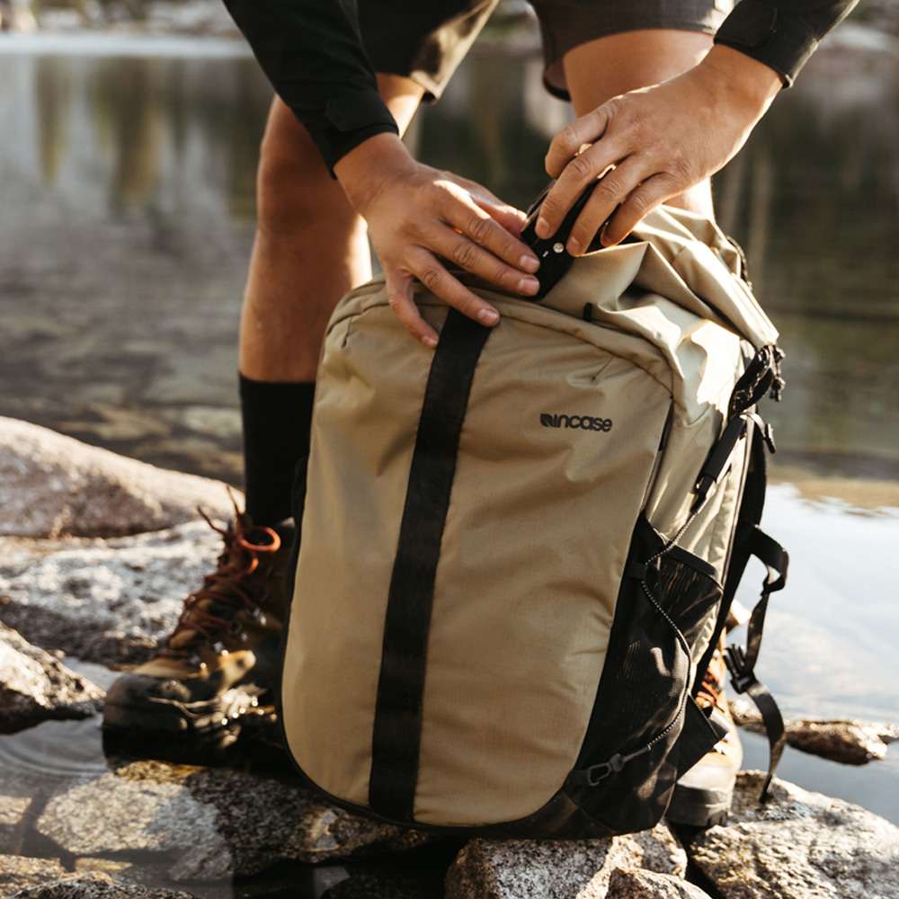 Incase Allroute Rolltop 15 吋戶外後背包