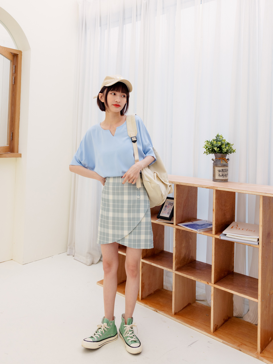 造型裝飾釦清甜格紋花苞短裙_2