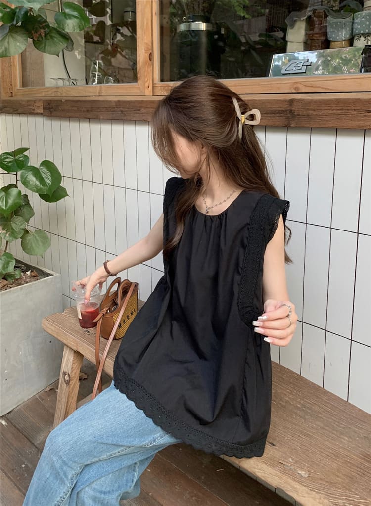 【missy shop】黑夜白晝花邊無袖上衣-63702_0