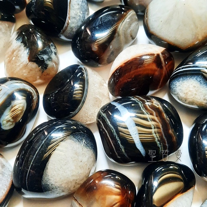 黑瑪瑙與水晶共生A+級滾石BLACK AGATE WITH QUARTZ ~帶來內在的力量、勇氣